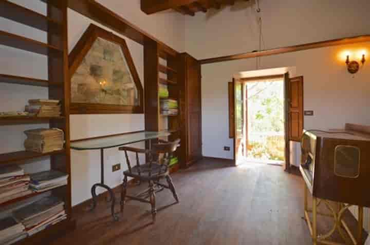 House for sale in Castiglione dOrcia, Italy