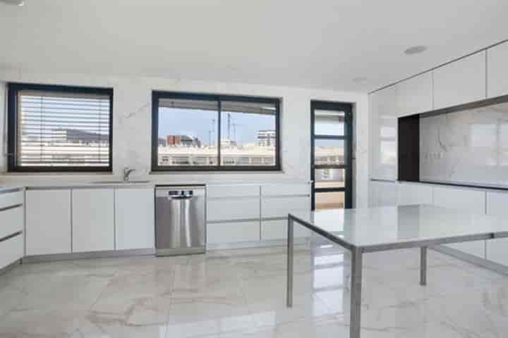 4 bedrooms house for sale in Lisbon, Portugal