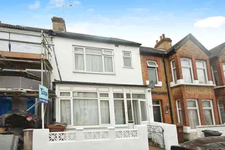 3 bedrooms house for sale in Barking, United Kingdom