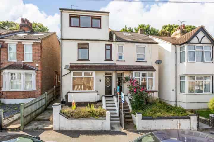 1 bedroom apartment for sale in South Croydon, United Kingdom