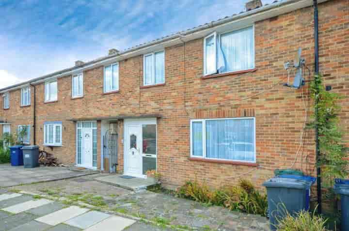 4 bedrooms house for sale in Edgware, United Kingdom