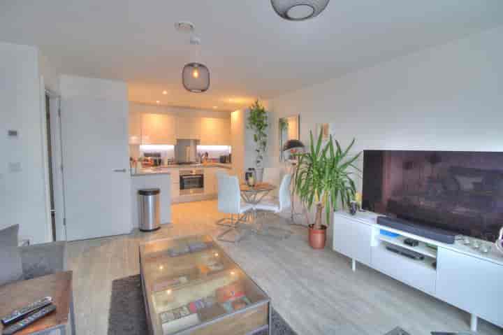 1 bedroom apartment for sale in Farnborough, United Kingdom