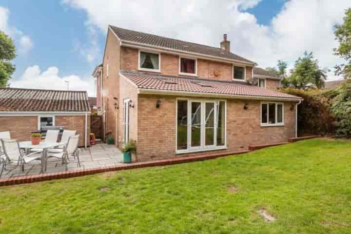 5 bedrooms house for sale in East Grinstead, United Kingdom