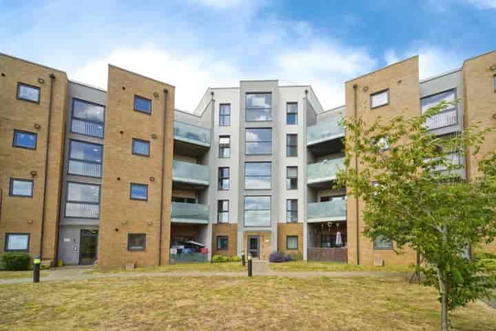 1 bedroom apartment for sale in Feltham, United Kingdom