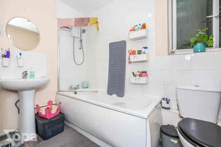 2 bedrooms apartment for sale in Erith, United Kingdom