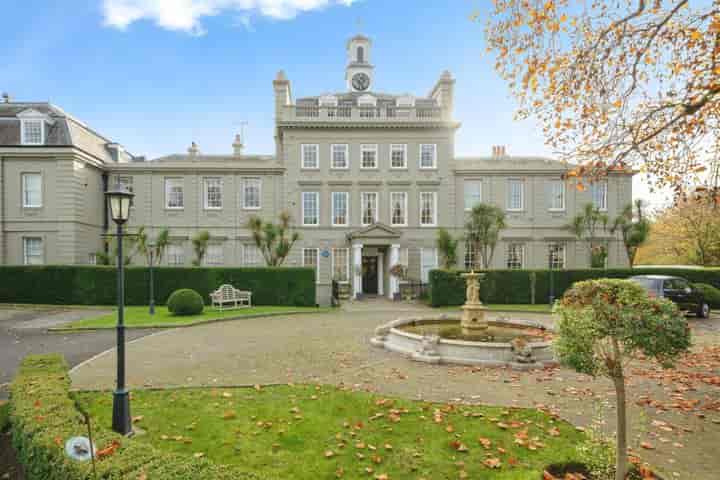 2 bedrooms apartment for sale in Esher, United Kingdom