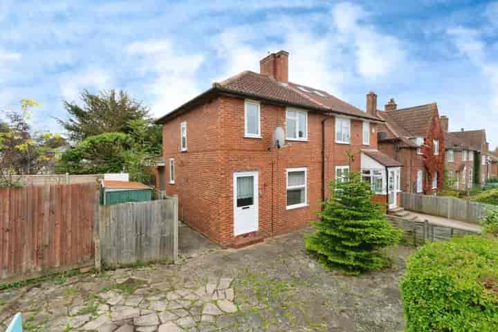 3 bedrooms house for sale in Carshalton, United Kingdom