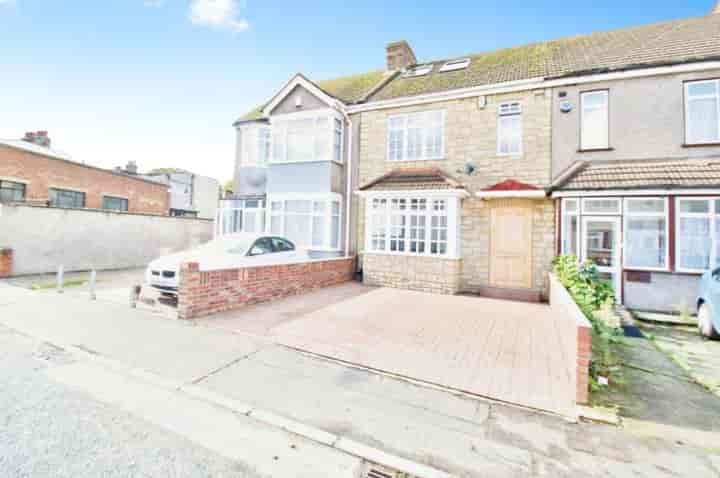 4 bedrooms house for sale in Romford, United Kingdom