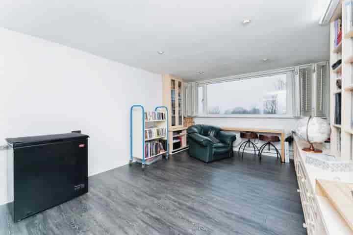 1 bedroom apartment for sale in Uxbridge, United Kingdom