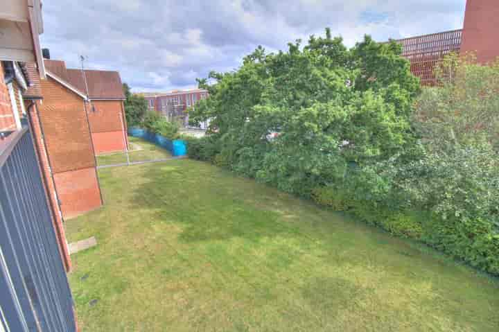 2 bedrooms apartment for sale in Wokingham, United Kingdom