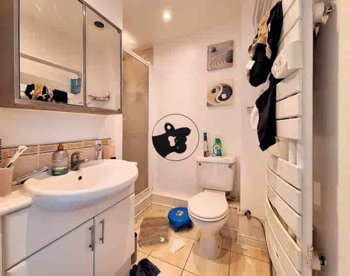 2 bedrooms apartment for sale in Feltham, United Kingdom