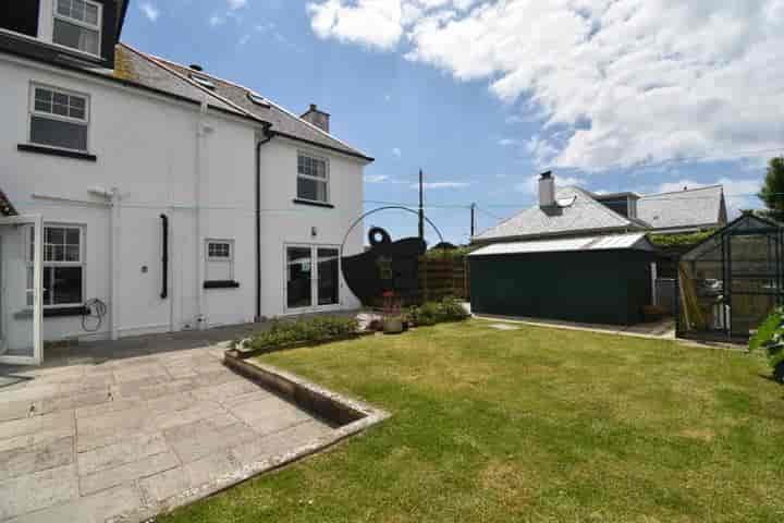 5 bedrooms house for sale in Helston, United Kingdom