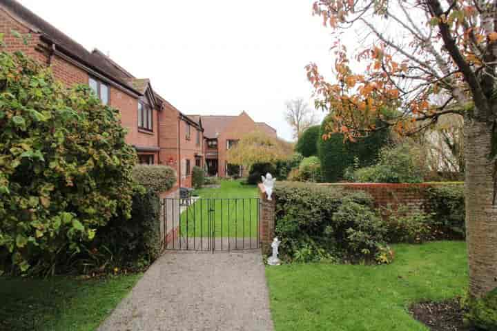 1 bedroom house for sale in Newbury, United Kingdom