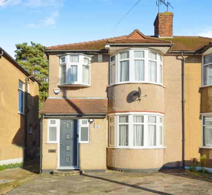 3 bedrooms house for sale in Stanmore, United Kingdom