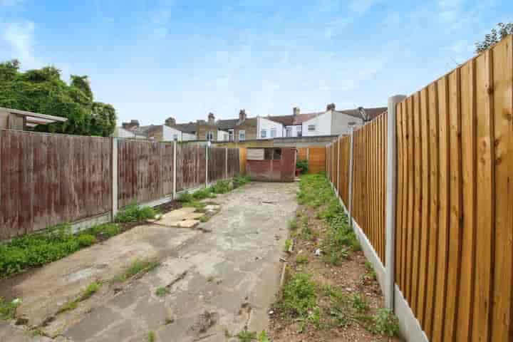 2 bedrooms house for sale in Ilford, United Kingdom