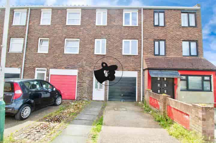 3 bedrooms house for sale in Romford, United Kingdom