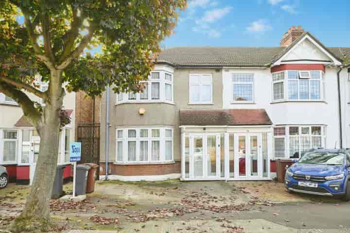 4 bedrooms house for sale in Romford, United Kingdom