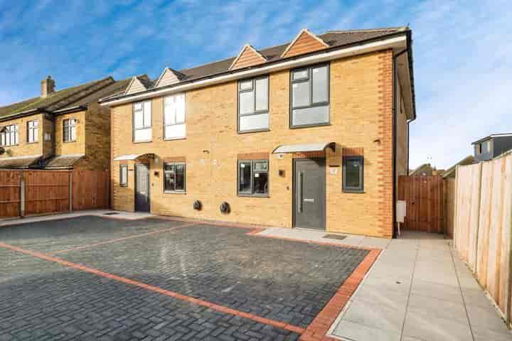 3 bedrooms house for sale in Rainham, United Kingdom