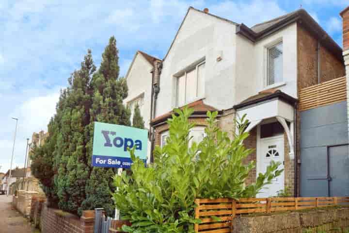 3 bedrooms house for sale in London, United Kingdom