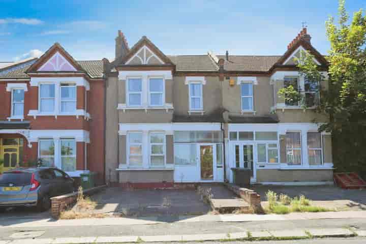 4 bedrooms house for sale in London, United Kingdom