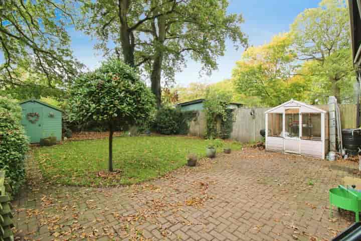 4 bedrooms house for sale in Farnborough, United Kingdom