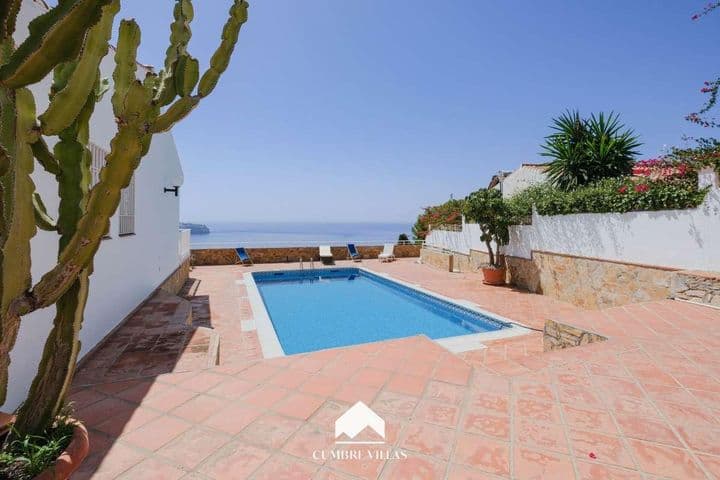 4 bedrooms house for sale in La Herradura, Spain