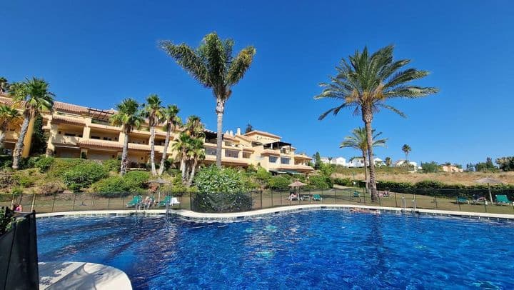 2 bedrooms apartment for rent in Nueva Andalucia, Spain