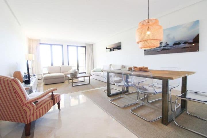 3 bedrooms apartment for sale in Benahavis, Spain