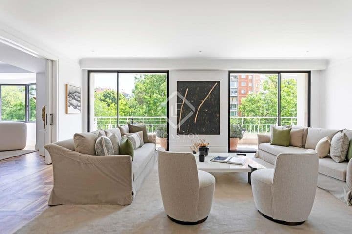 4 bedrooms apartment for sale in Madrid, Spain