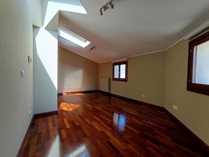 2 bedrooms apartment for rent in Zaragoza, Spain