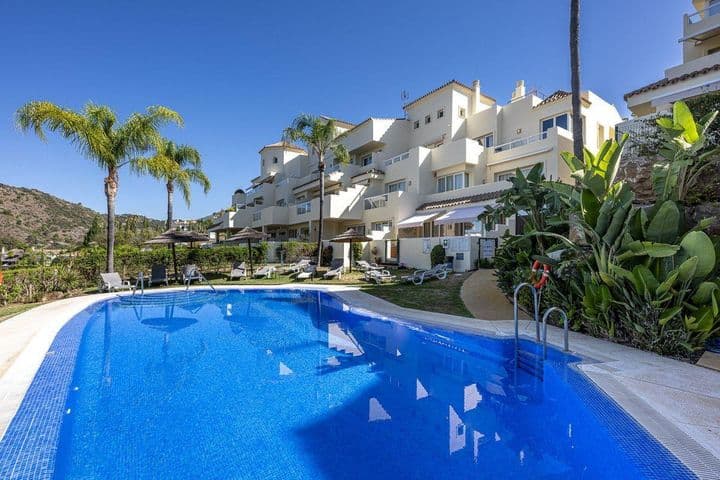 2 bedrooms apartment for rent in Benahavis, Spain