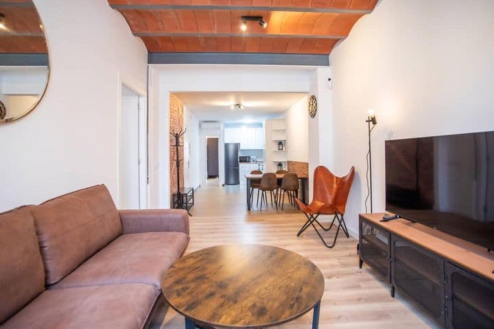 3 bedrooms apartment for rent in Sants-Montjuic, Spain