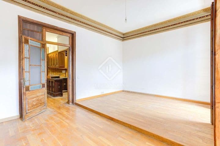 4 bedrooms apartment for sale in Barcelona, Spain