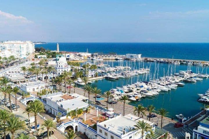 2 bedrooms apartment for sale in Puerto de Estepona, Spain