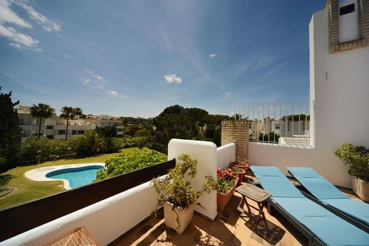 3 bedrooms apartment for rent in Nueva Andalucia, Spain