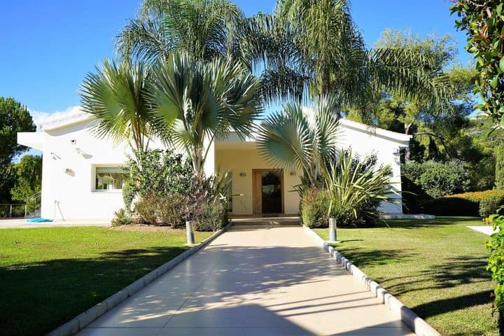 4 bedrooms house for sale in Benahavis, Spain