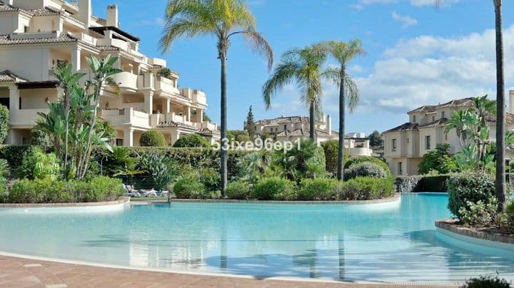 4 bedrooms apartment for sale in Benahavis, Spain