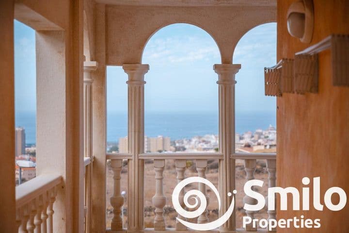 2 bedrooms apartment for rent in Los Cristianos, Spain