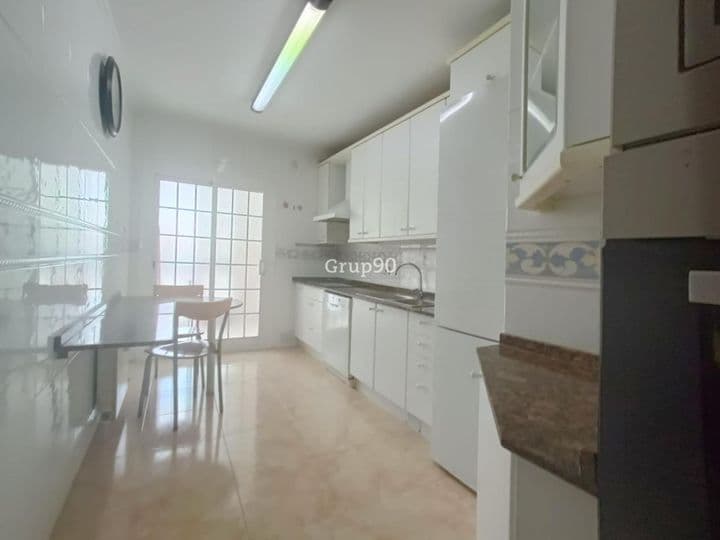 4 bedrooms apartment for rent in Lleida, Spain