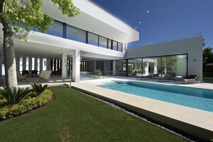 5 bedrooms house for sale in Benahavis, Spain