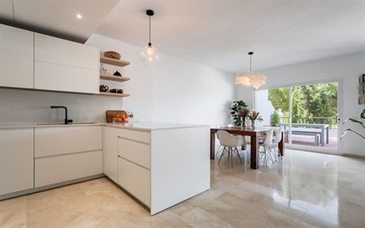 4 bedrooms house for sale in Benahavis, Spain