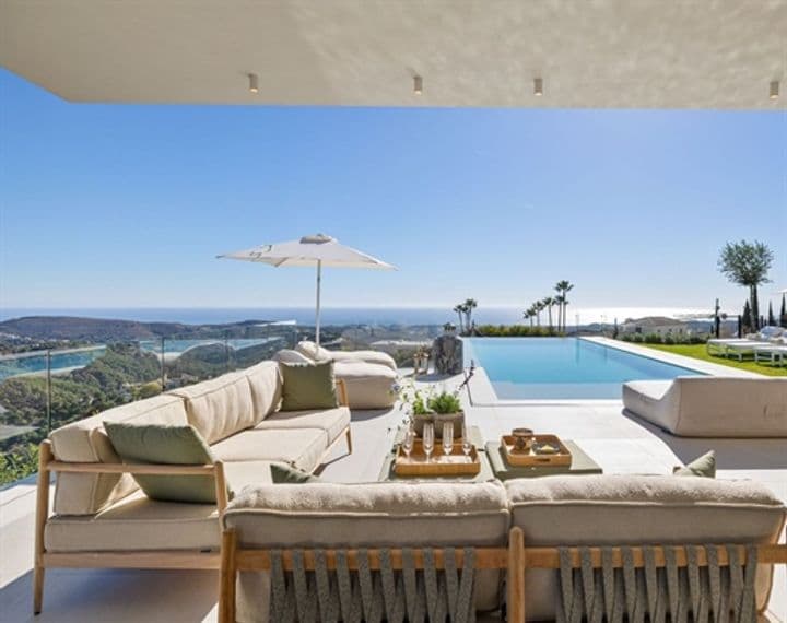 6 bedrooms house for sale in Benahavis, Spain