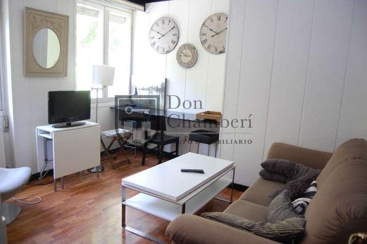 2 bedrooms apartment for rent in Chamberi, Spain