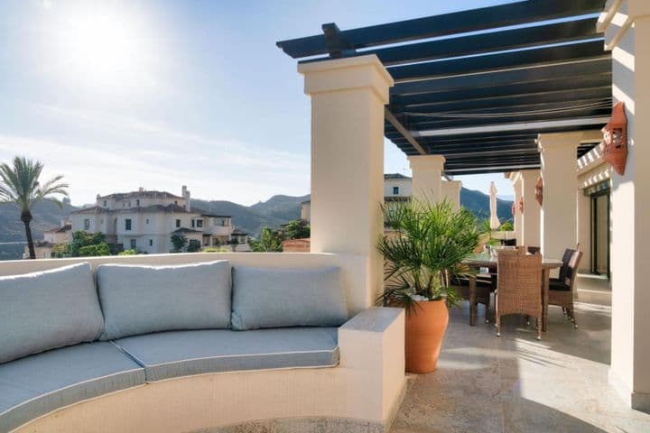 3 bedrooms apartment for rent in Benahavis, Spain