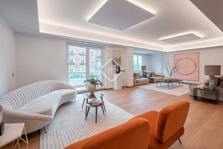 5 bedrooms apartment for sale in Madrid, Spain