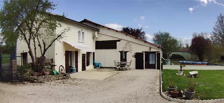 2 bedrooms house for sale in Vienne (86), France