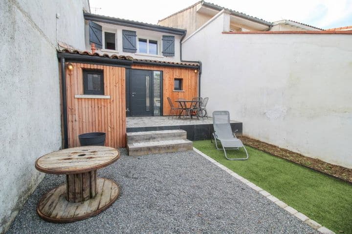 2 bedrooms house for sale in BRESSOLS, France