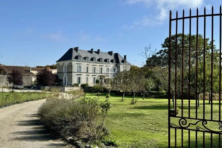 6 bedrooms house for sale in  France