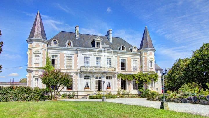 30 bedrooms house for sale in  France