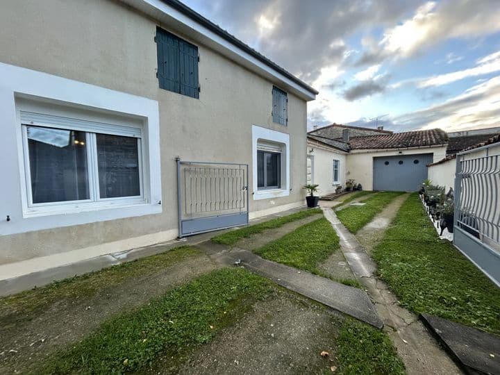 2 bedrooms house for sale in sigogne, France